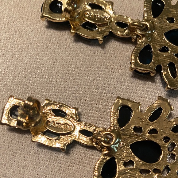 Elegant Blue Lapis Gemstones set in Ornate Gold, by Amrita Singh - Picture 9 of 10